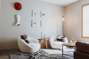 Laid-back - Industrial Chic - Game room